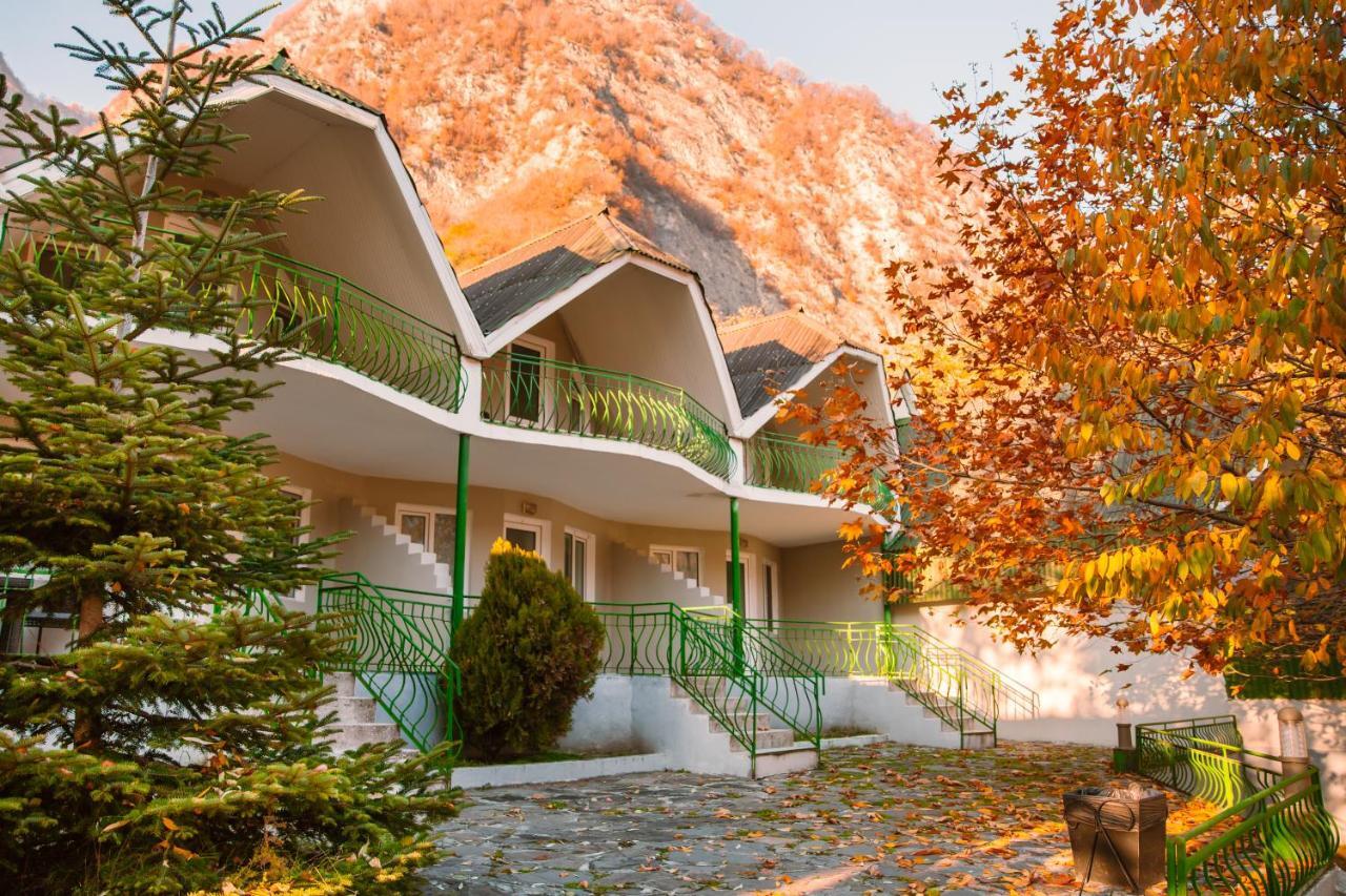 Yurd Hotel Qax Buitenkant foto