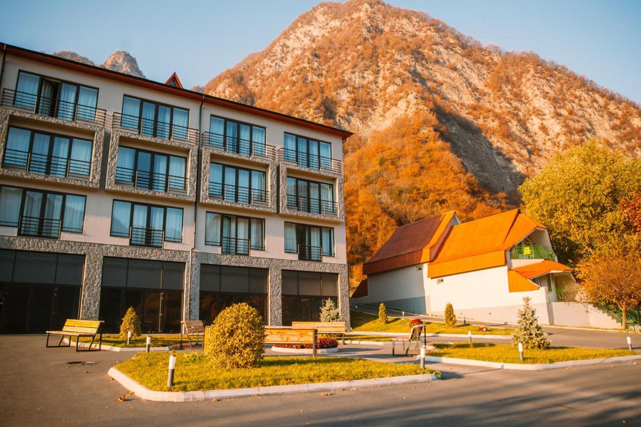 Yurd Hotel Qax Buitenkant foto