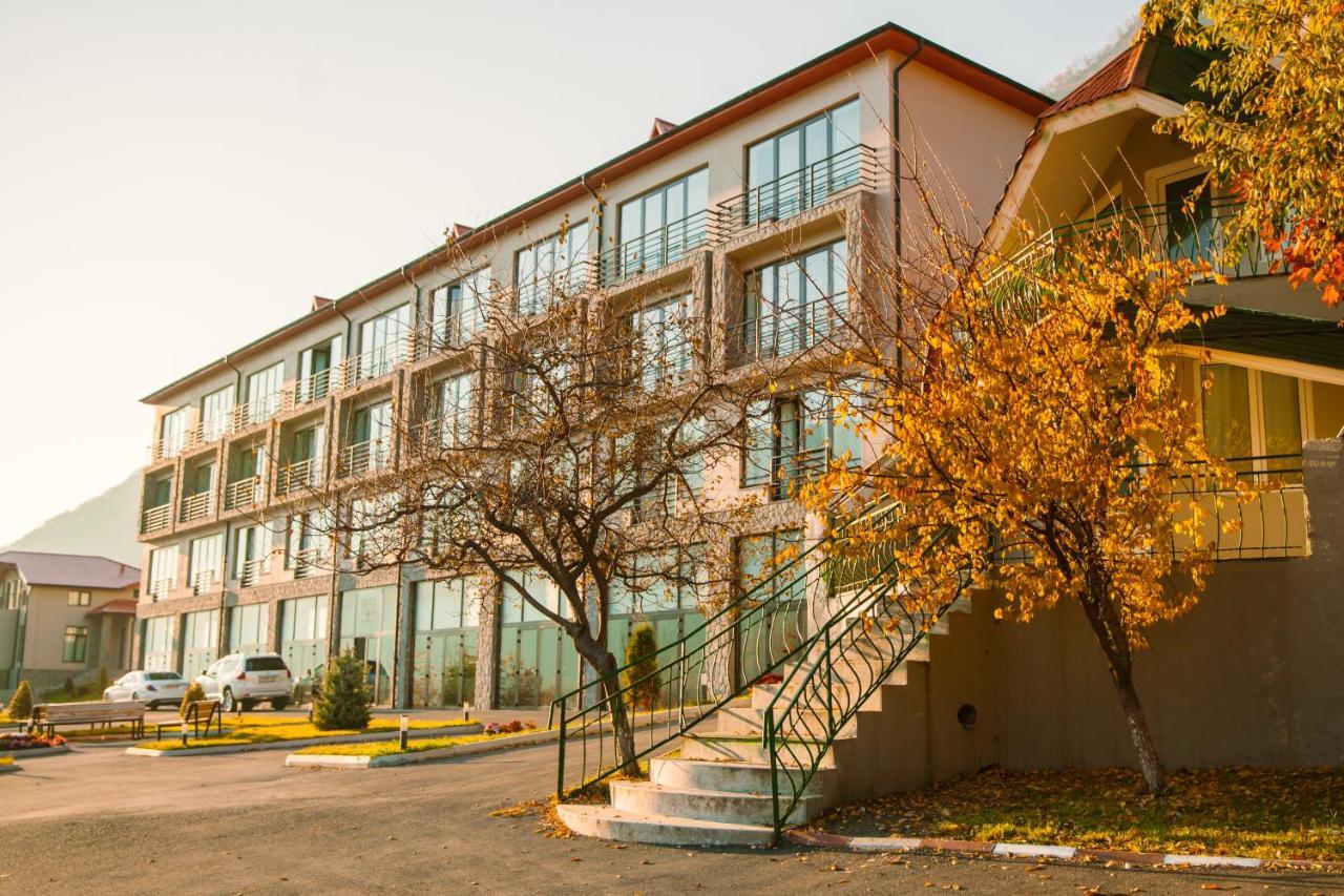Yurd Hotel Qax Buitenkant foto