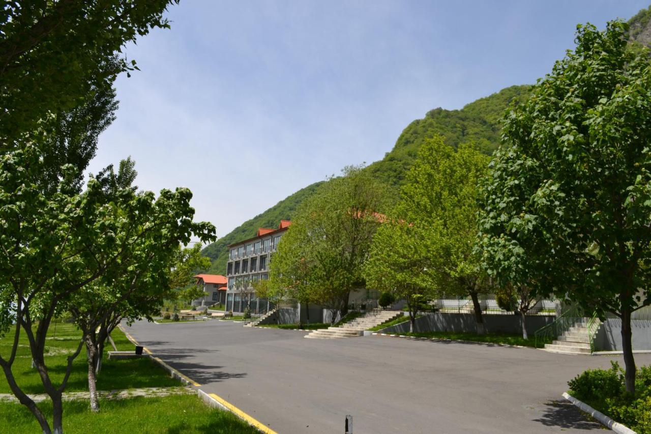 Yurd Hotel Qax Buitenkant foto